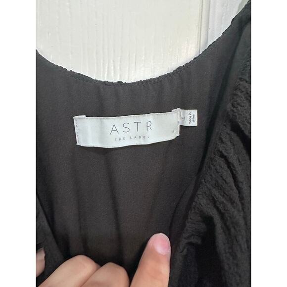 ASTR The Label Women's Black Poplin Puff Sleeve Smocked Tiered Midi Dress Size L - Picture 4 of 7